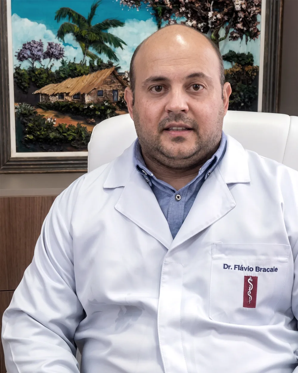 Dr. Flávio Bracale realizando exame de ultrassonografia
